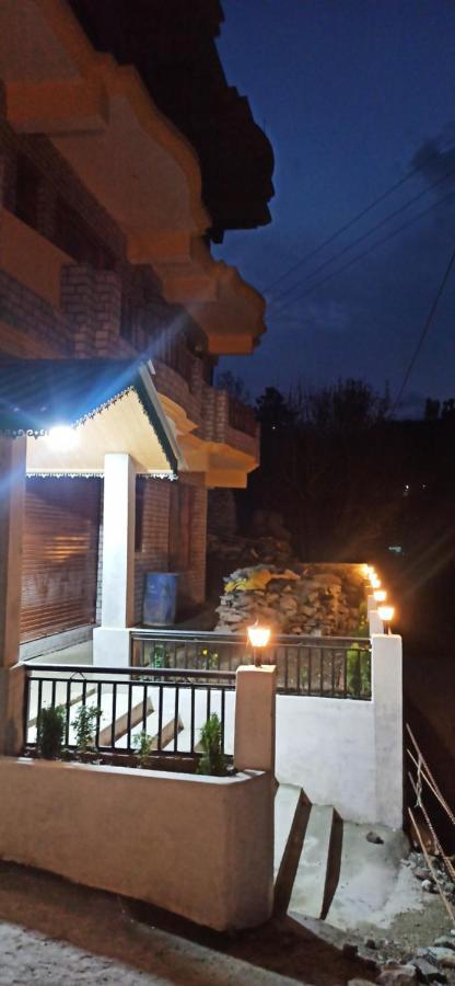 Hotel Royal Galaxy Tirthan Banjār Exterior foto