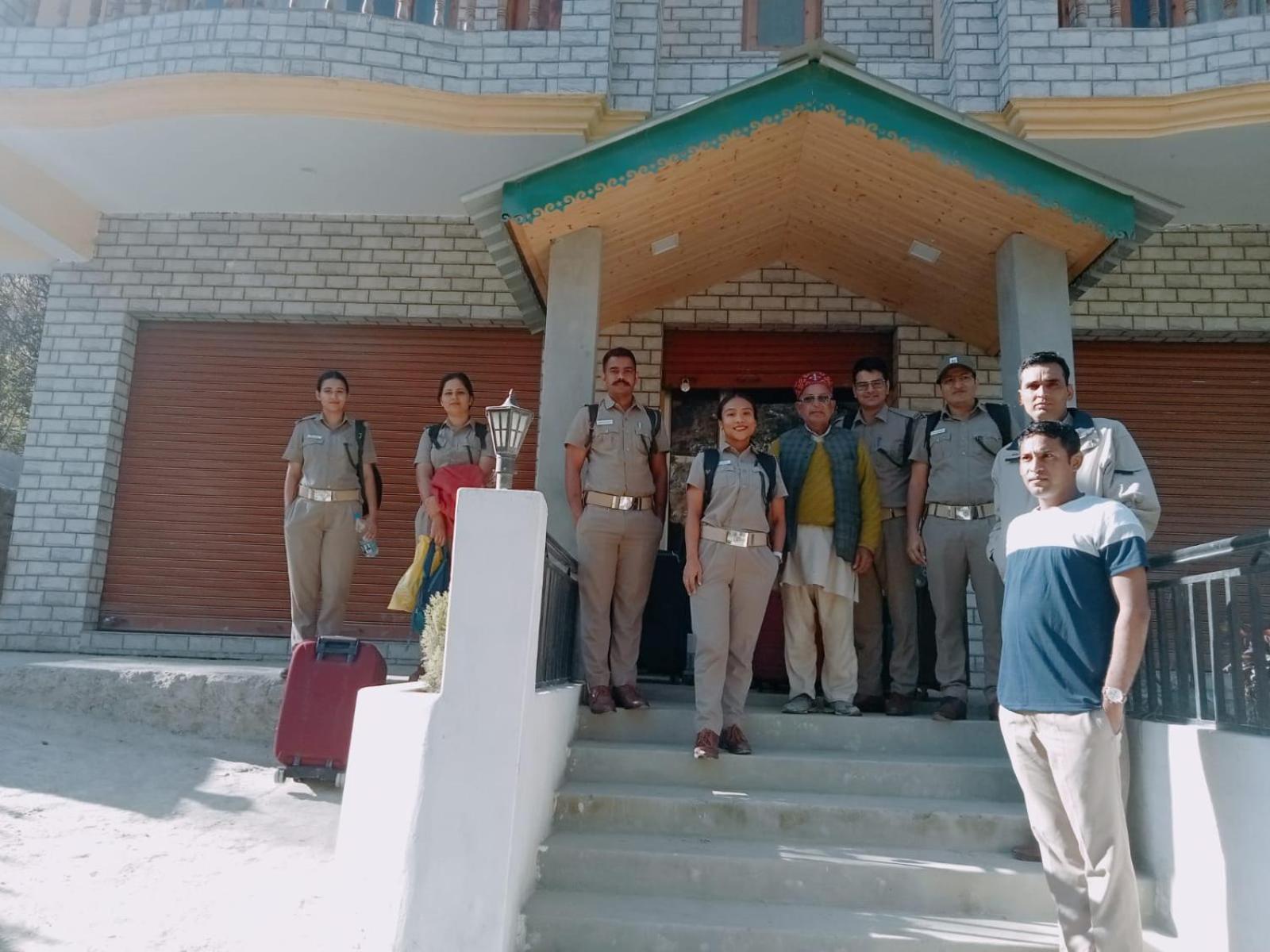 Hotel Royal Galaxy Tirthan Banjār Exterior foto
