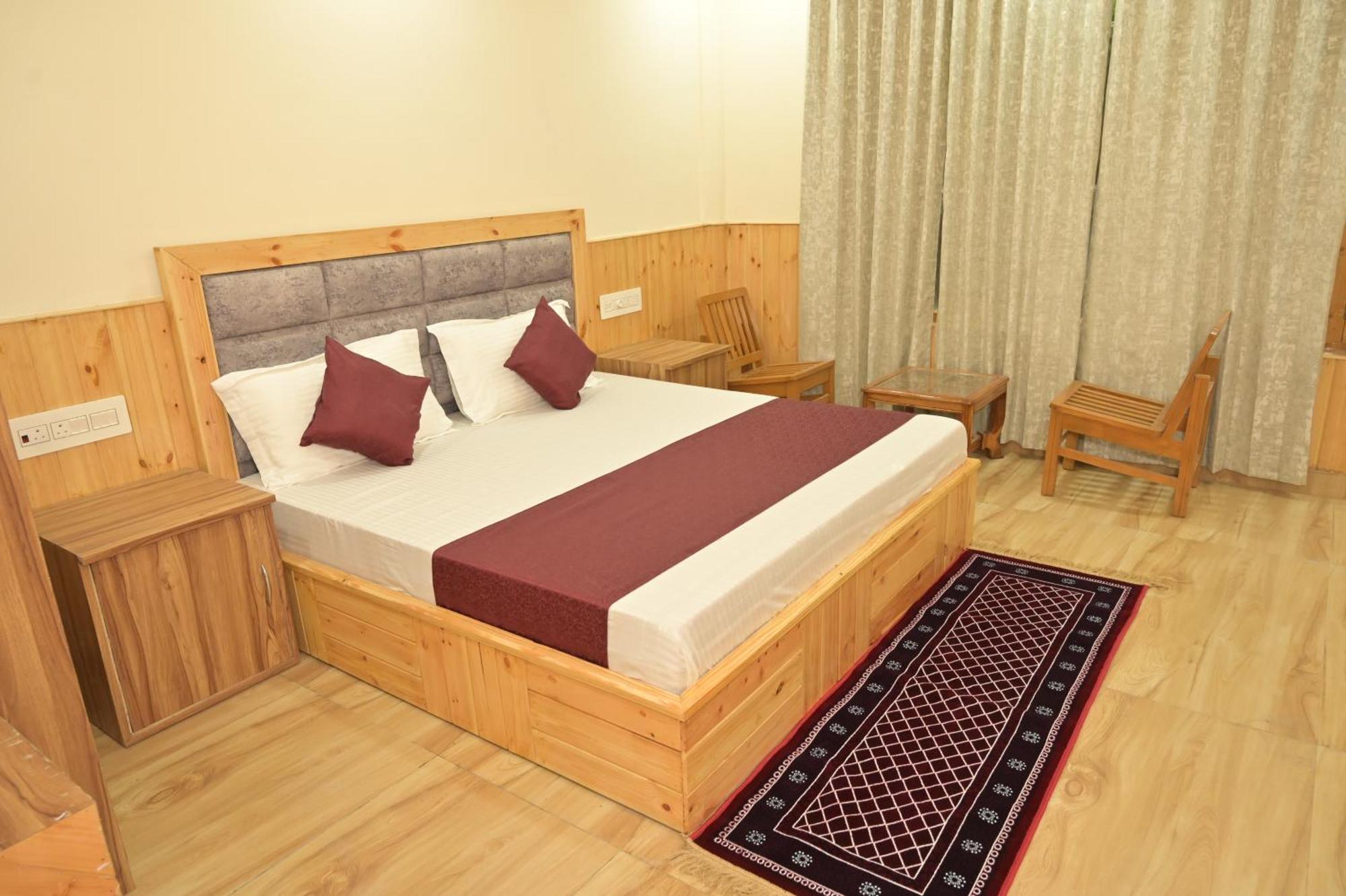 Hotel Royal Galaxy Tirthan Banjār Exterior foto