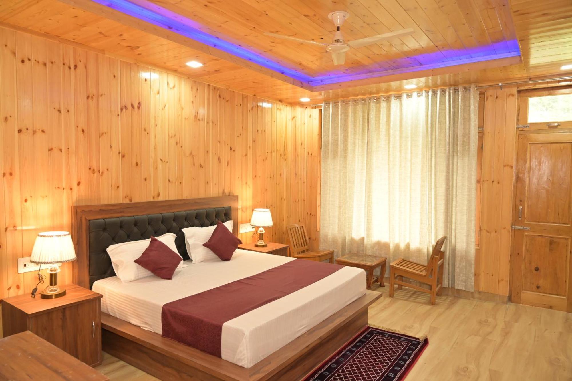 Hotel Royal Galaxy Tirthan Banjār Exterior foto